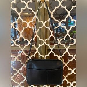 VINTAGE COACH CROSSBODY HEAVY GAUGE LEATHER HEAVY ZIPPER BAG (EXCELLENT)